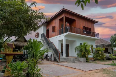 Beyond Angkor Homestay - Private Floor 2-Bedroom & Living Room Hotels in 