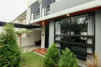 Diara Homestay Papabiru 81 Malang Hotel dekat Taman Bermain Dan Rest Area