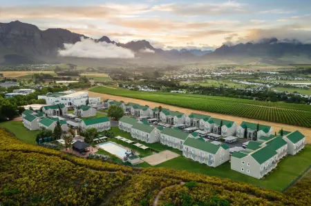 Protea Hotel Stellenbosch and Conference Centre Отели рядом с достопримечательностью «Rust en Vrede Wine Estate»