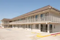 Americas Best Value Inn & Suites-Groves/Port Arthur - Parking