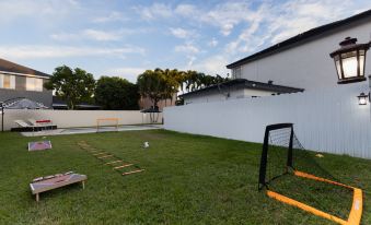 Miami Getaway Heated Pool House & Pool Table Villa