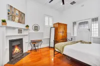 Noir Cottage | Glenelg North | 3Br | Netflix| BBQ - บังกะโล