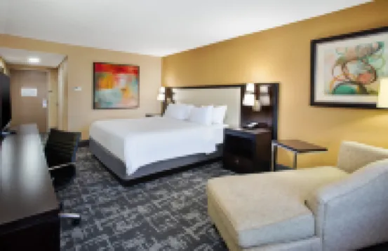 Crowne Plaza GREENVILLE by IHG فنادق في 