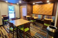 AmericInn by Wyndham St. Cloud MN Shopping Area - breakfast
