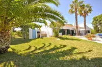 Close to Beaches and All Amenities, Private Pool, Free AC and Wifi
