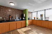 Super 8 by Wyndham Myrtle Beach/Market Common Area - breakfast