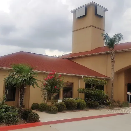 Red Roof Inn & Suites Houston - Humble/ IAH Airport