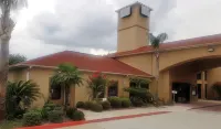 Red Roof Inn & Suites Houston - Humble/ IAH Airport
