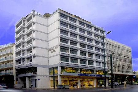 Crystal City Hotel Отели рядом с достопримечательностью «Stoa of Zeus Eleutherios»