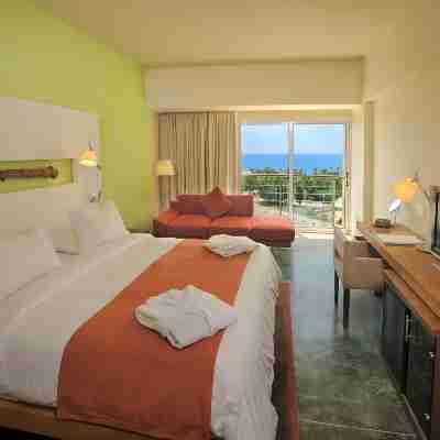 E-Hotel Larnaca Resort & Spa Rooms