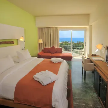 E-Hotel Larnaca Resort & Spa