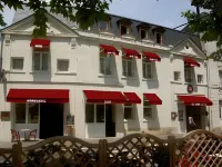 Brit Hotel le Lion d'Or Chinon Hotel di Cravant-les-Coteaux