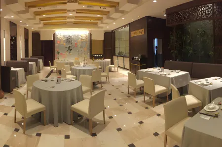 Shaoxing Xianheng Grand Hotel (Lu Xun's hometown Yintai store) Отели рядом с достопримечательностью «Shen's Garden»