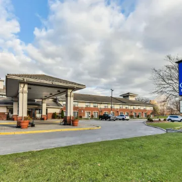 Comfort Inn & Suites Ambassador Bridge