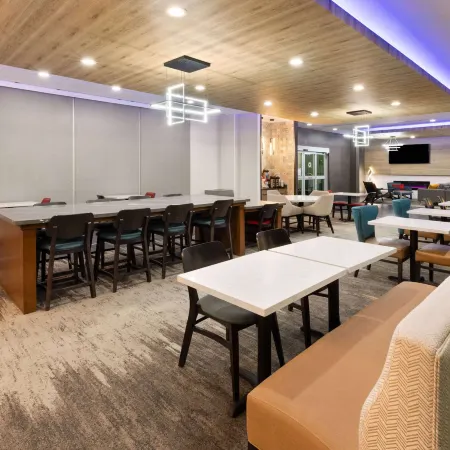 La Quinta Inn & Suites by Wyndham El Paso East Loop-375