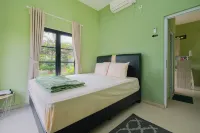 Kebun Mandena Farmstay Hotels in Caringin