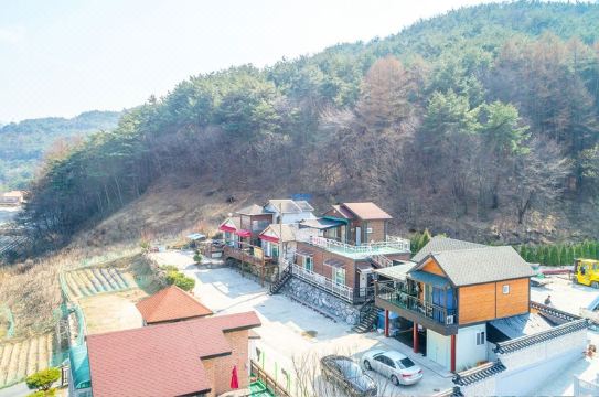 괴산 자연휴산장펜션의 외부 전경 이미지