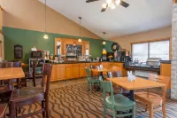 AmericInn by Wyndham Hartford WI