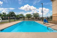 Baymont by Wyndham Lafayette Airport - Pool