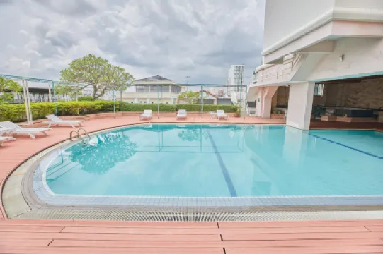 皇家城市酒店 鄰近邦班魯火車站的酒店