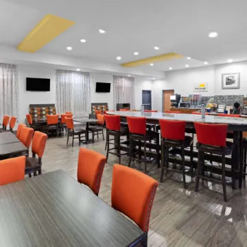 Days Inn & Suites by Wyndham Lubbock Medical Center