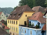 Blue House Citadel Sighisoara Hotels in der Nähe von Klosterkirche