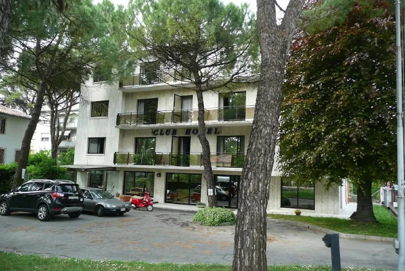 Club Hotel
