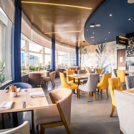 Wyndham Garden Guayaquil Отели рядом с достопримечательностью «Кеннеди»