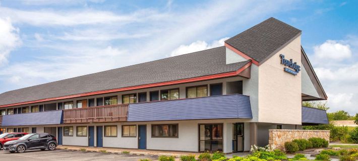 Travelodge by Wyndham Peoria Hotels in Peoria