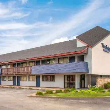 Travelodge by Wyndham Peoria