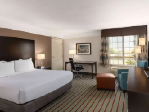 La Quinta Inn & Suites by Wyndham Bakersfield North Hotels in Bakersfield