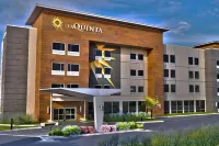 La Quinta Inn & Suites by Wyndham San Antonio at the RIM