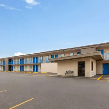 Super 8 by Wyndham Paducah I-24 Exit 4