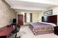 Super 8 by Wyndham Beaver Falls Hotel di Big Beaver
