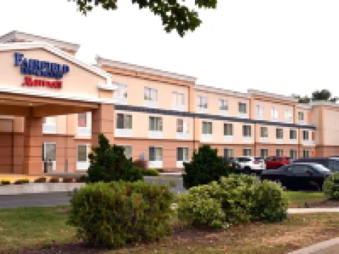 Fairfield Inn & Suites Hartford Airport Hotels in Windsor Locks