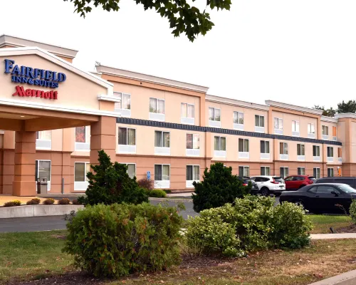 Fairfield Inn & Suites Hartford Airport Hotels in Windsor Locks