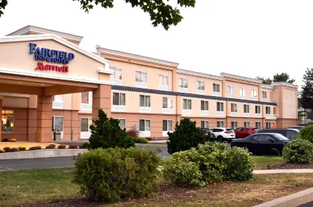 Fairfield Inn & Suites Hartford Airport Отели в г. Виндзор Локс