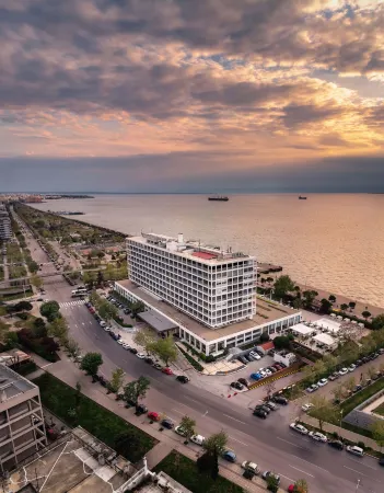 Makedonia Palace Отели рядом с достопримечательностью «Влатадон»