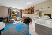 Days Inn by Wyndham Dubuque - bar
