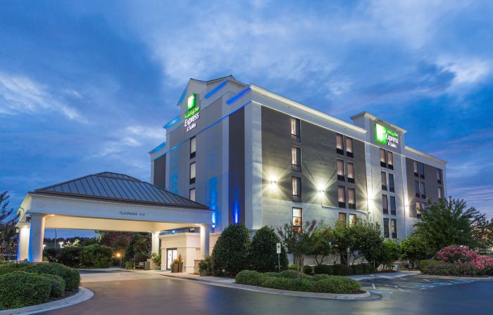 Holiday Inn Express & Suites WILMINGTON-UNIVERSITY CTR by IHG
