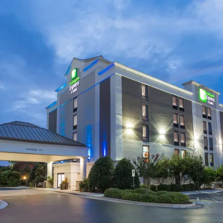 Holiday Inn Express & Suites WILMINGTON-UNIVERSITY CTR by IHG