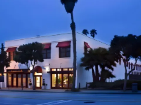 Riviera Beach House Hotels in Santa Barbara