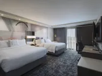Courtyard St. Louis Brentwood Hotel berhampiran Taman Forest
