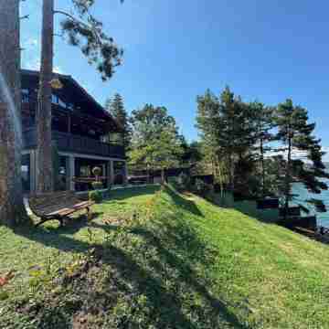 Villa Iskar Lake Residence Hotel Exterior