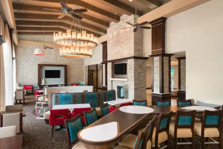 Homewood Suites by Hilton Atlanta/Perimeter Center Отели рядом с достопримечательностью «Azalea Park Boardwalk, Roswell»