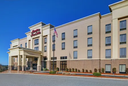 Hampton Inn & Suites Augusta West Отели рядом с достопримечательностью «DEFY Augusta»