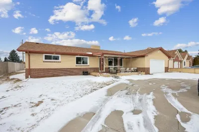 Comfortable & Spacious 3br Home In Cheyenne 3 Bedroom Home فنادق في شايان