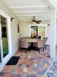 Heated Pool, Hot Tub, Bikes, minutes to Clearwater Beach & Honeymoon Island!