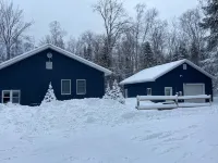 Gorgeous Remodeled 4Bed/2Bath Retreat with Private Trail to Lake Superior Beach! Hotels in Chippewa County