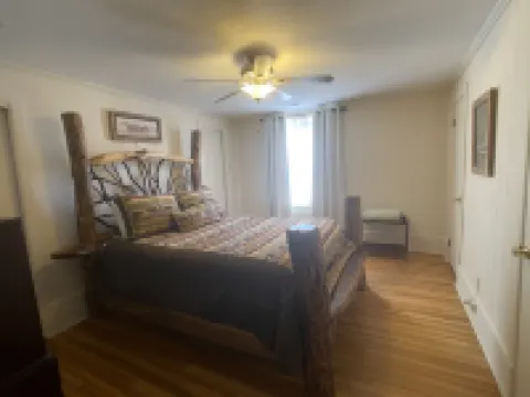 Convenient Downtown Location!